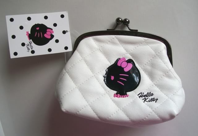 Hello Kitty Store In New York. Hello Kitty large quilted clip