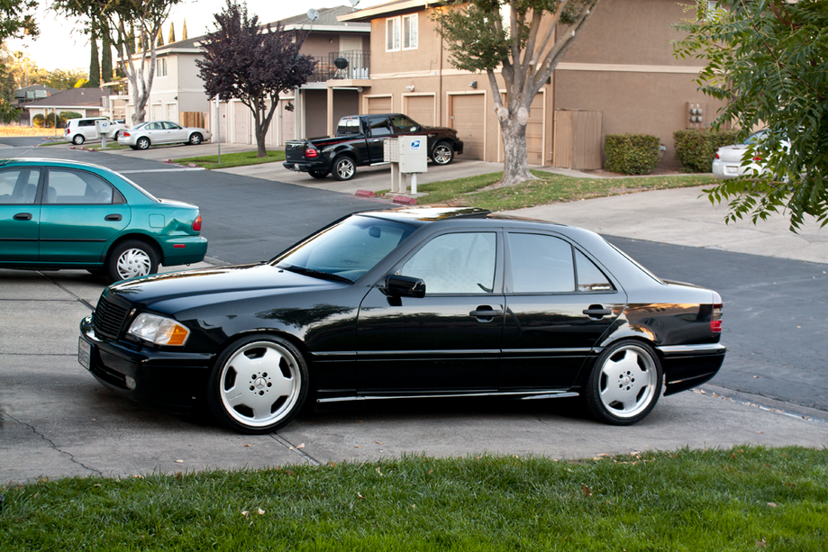 Mine came of an E55 Fronts are 18x8 ET31 and the rears are 18x9 ET35