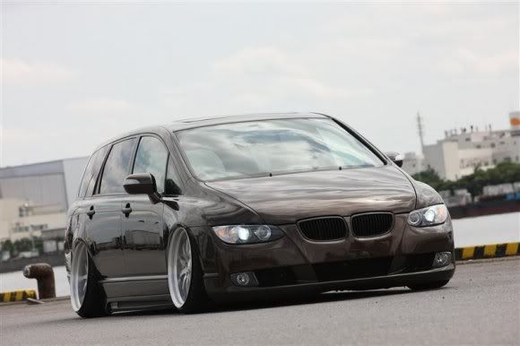 http://i5.photobucket.com/albums/y156/illbeleftout/WorkbmwVAN3.jpg