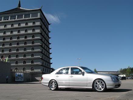 http://i5.photobucket.com/albums/y157/abalonee/E55AMG041.jpg