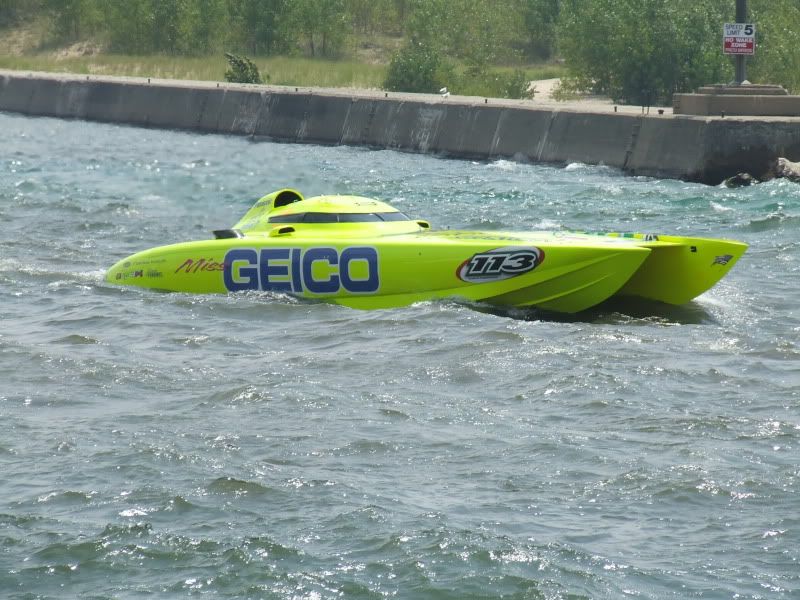 IMAGE: http://i5.photobucket.com/albums/y157/brians63/MC%20Boats%202009/MCOffshorePowerBoatRace056.jpg