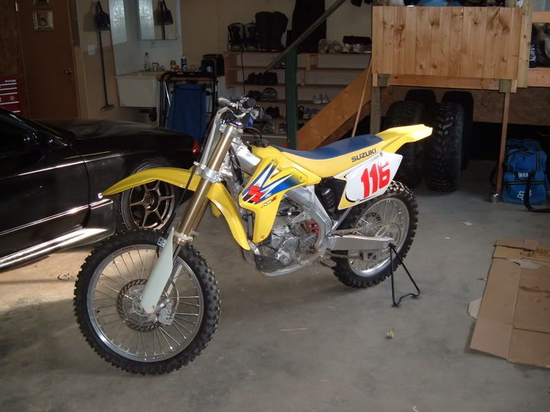 http://i5.photobucket.com/albums/y159/robacura/rmz001.jpg