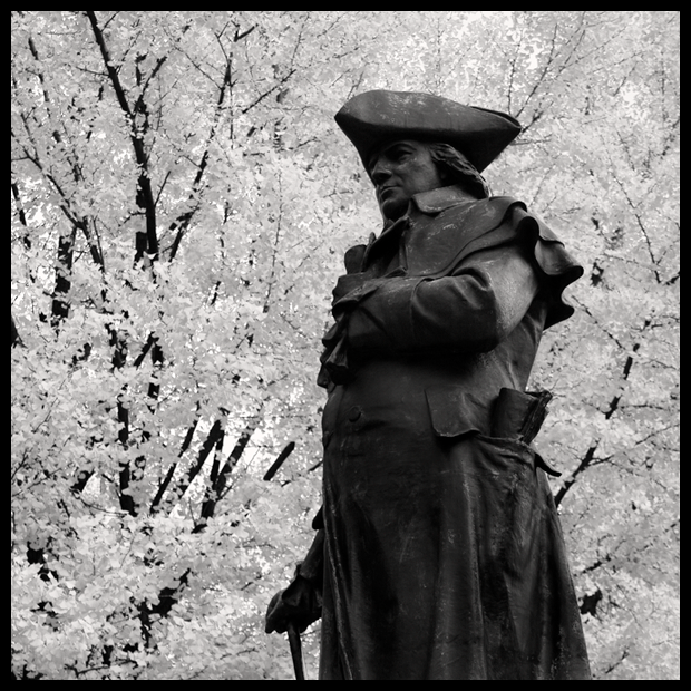 IMAGE: http://i5.photobucket.com/albums/y160/03lespaul/morris_statue_autumn_bw_lores.png