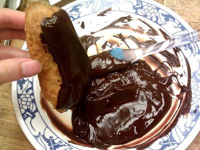 Forum Image: http://i5.photobucket.com/albums/y160/BerryNoire/eclairdip.jpg