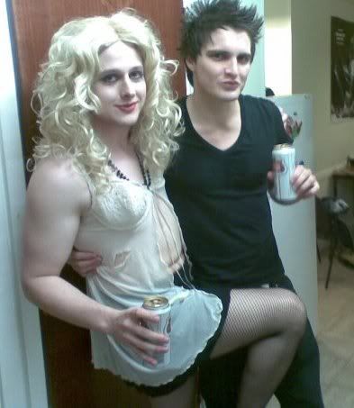 http://i5.photobucket.com/albums/y161/welsh_anarchy/woman.jpg?t=1299156083