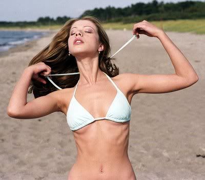 http://i5.photobucket.com/albums/y163/MageGrayWolf/Michelle_Trachtenberg6.jpg