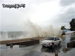 Mini Tsunami in Penang Esplanade #5