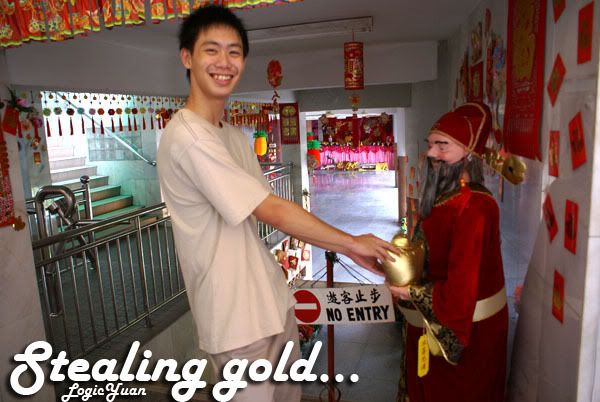 Steven Pongidin grabbing gold from the god of wealth