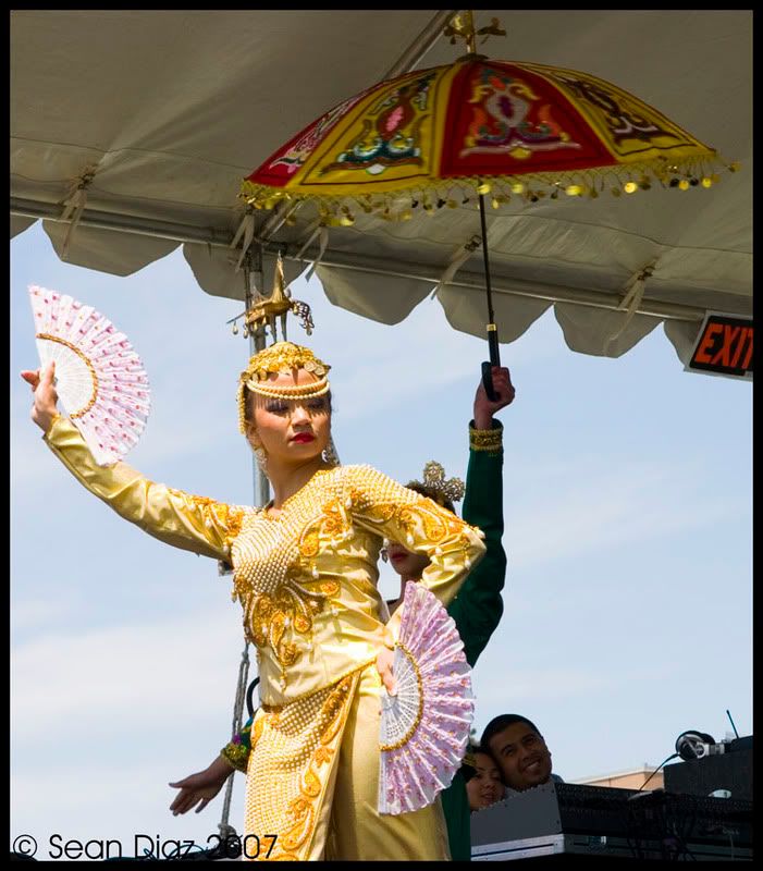 IMAGE: http://i5.photobucket.com/albums/y165/HootyHoo/dancer1.jpg