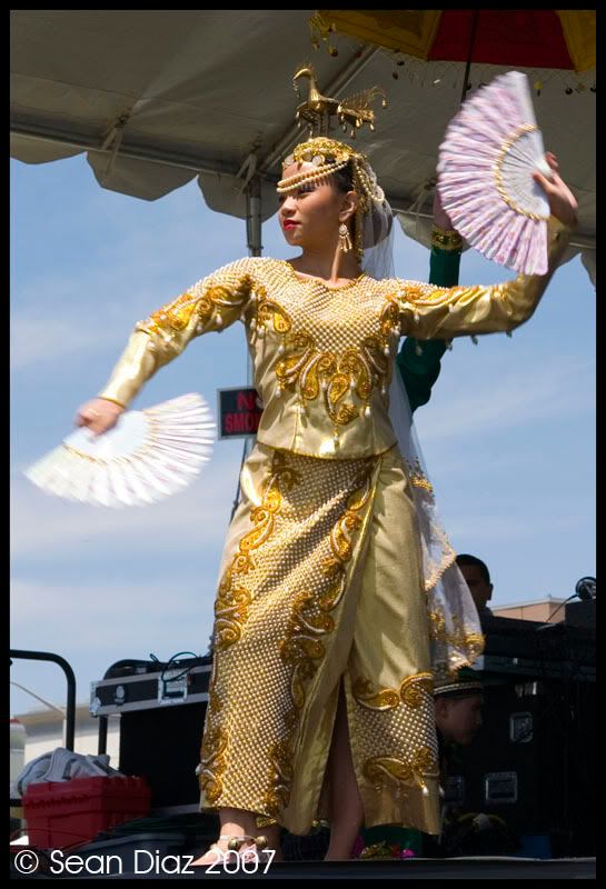 IMAGE: http://i5.photobucket.com/albums/y165/HootyHoo/dancer2.jpg