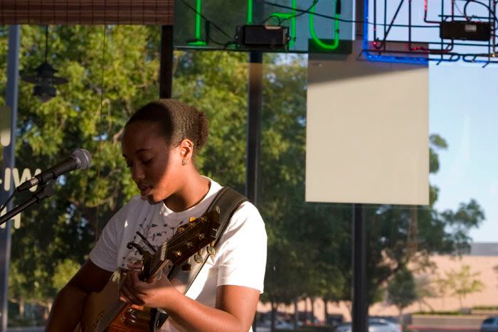 IMAGE: http://i5.photobucket.com/albums/y165/HootyHoo/ts_1.jpg