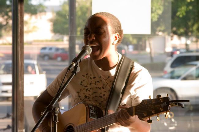 IMAGE: http://i5.photobucket.com/albums/y165/HootyHoo/ts_4.jpg