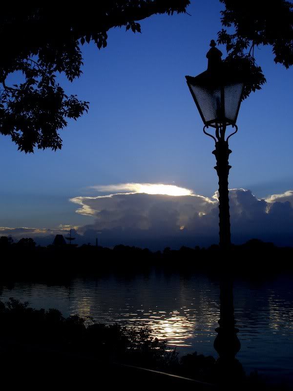 IMAGE: http://i5.photobucket.com/albums/y165/Shutxupxnxkisxme/DSC03996.jpg