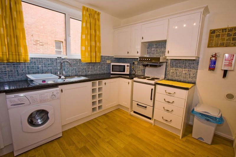 IMAGE: http://i5.photobucket.com/albums/y167/BluePete85/Flat/IMG_0333-PS.jpg