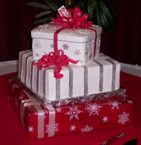 pictures of Christmas Themed Wedding Cakes