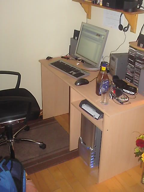 Desk1.jpg