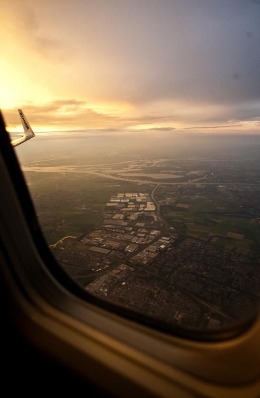 IMAGE: http://i5.photobucket.com/albums/y173/Bjorn1985/AirplaneSunset_zps801a4f3a.jpg