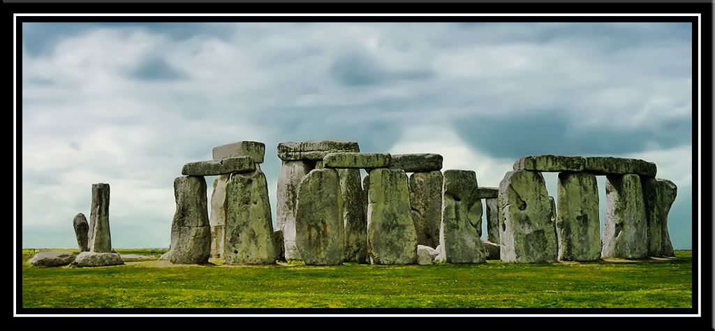IMAGE: http://i5.photobucket.com/albums/y173/thesonofdarwin/stonehenge_final.jpg