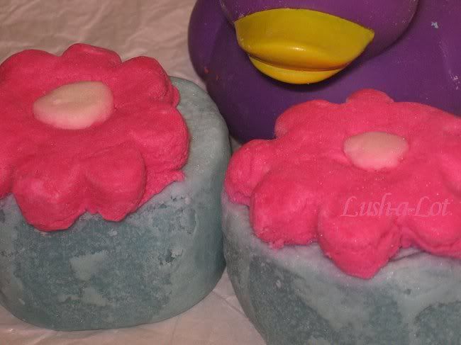 The Lush Wiki Oopsie Daisy Bubble Bar Slice