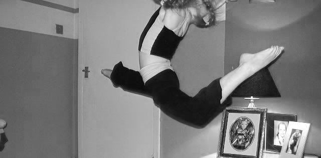 Image hotlink - 'http://i5.photobucket.com/albums/y184/Chazybaby/splitjump.jpg' Image hotlink - 'http://i5.photobucket.com/albums/y184/Chazybaby/splitjump.jpg'