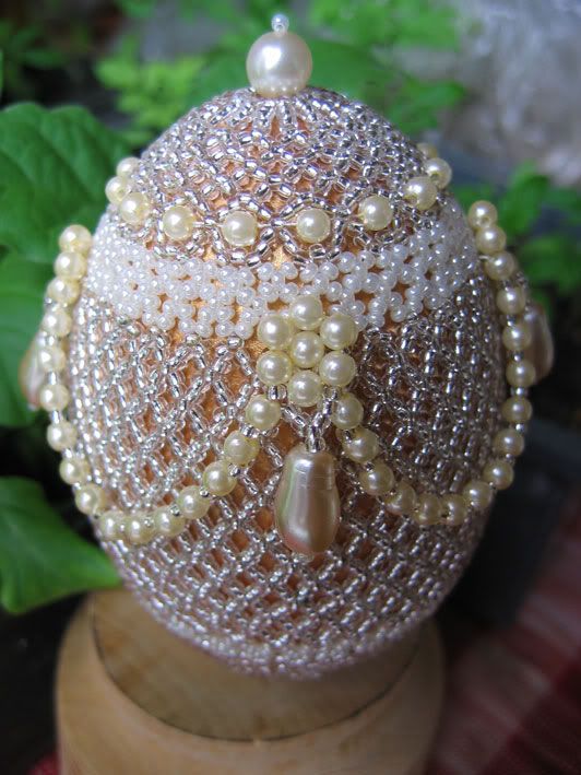 http://i5.photobucket.com/albums/y184/WessaLia/beads/egg3-1.jpg