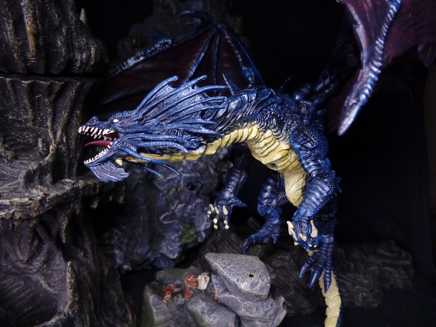 Bahamut-Side.png