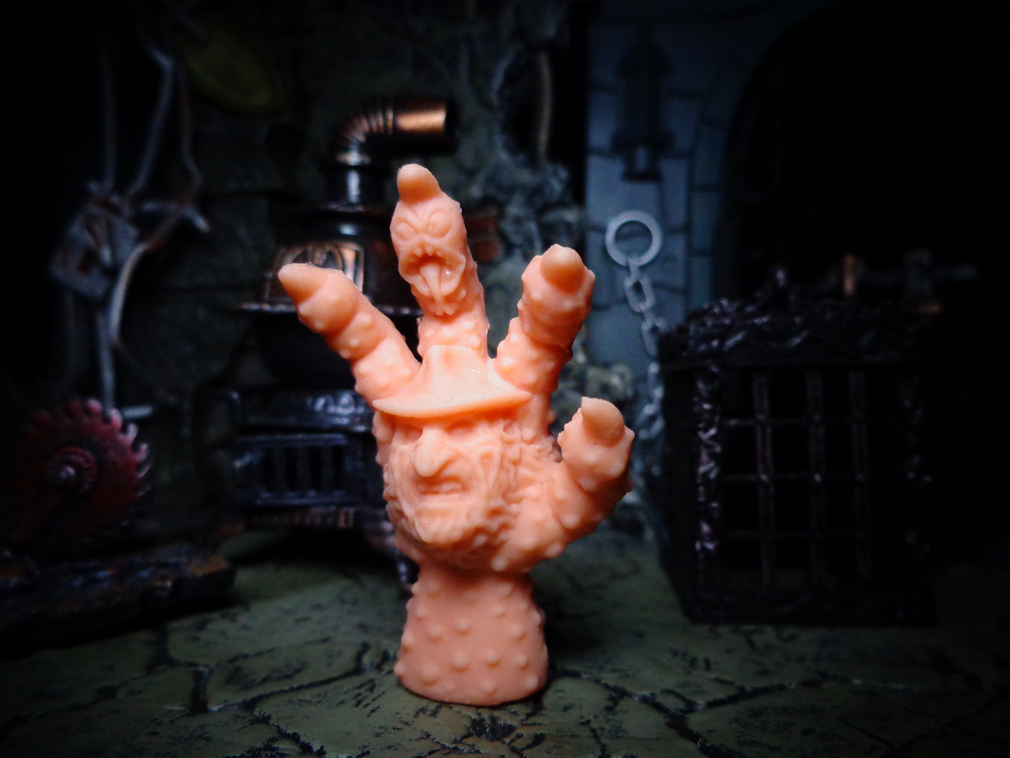 FreddyClaw.png