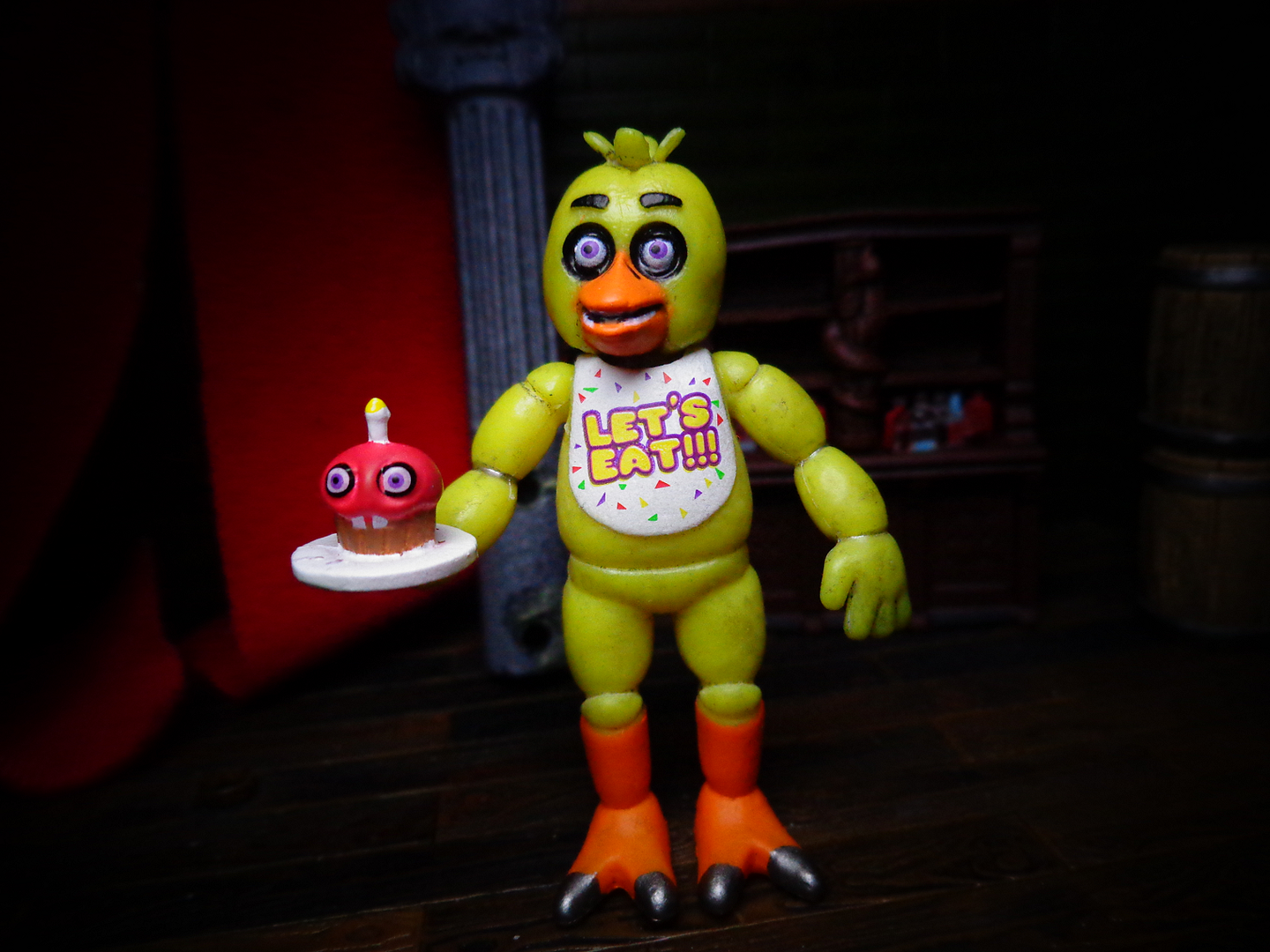 Freddys-ChicaMrCupcake.png