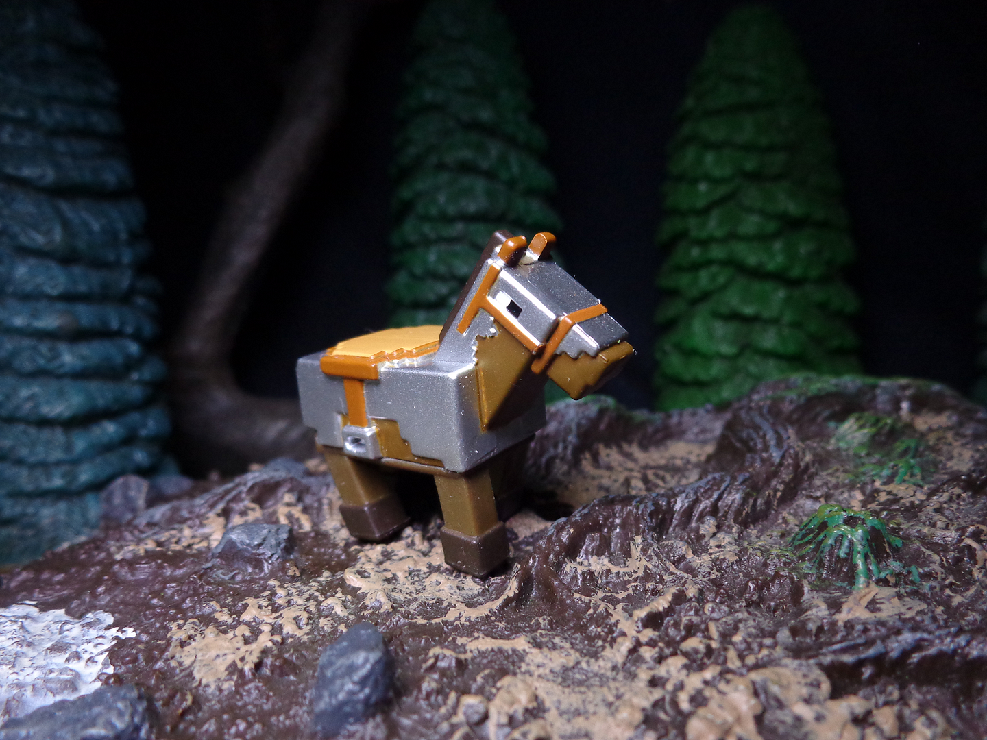 Minecraft-ArmoredHorse.png