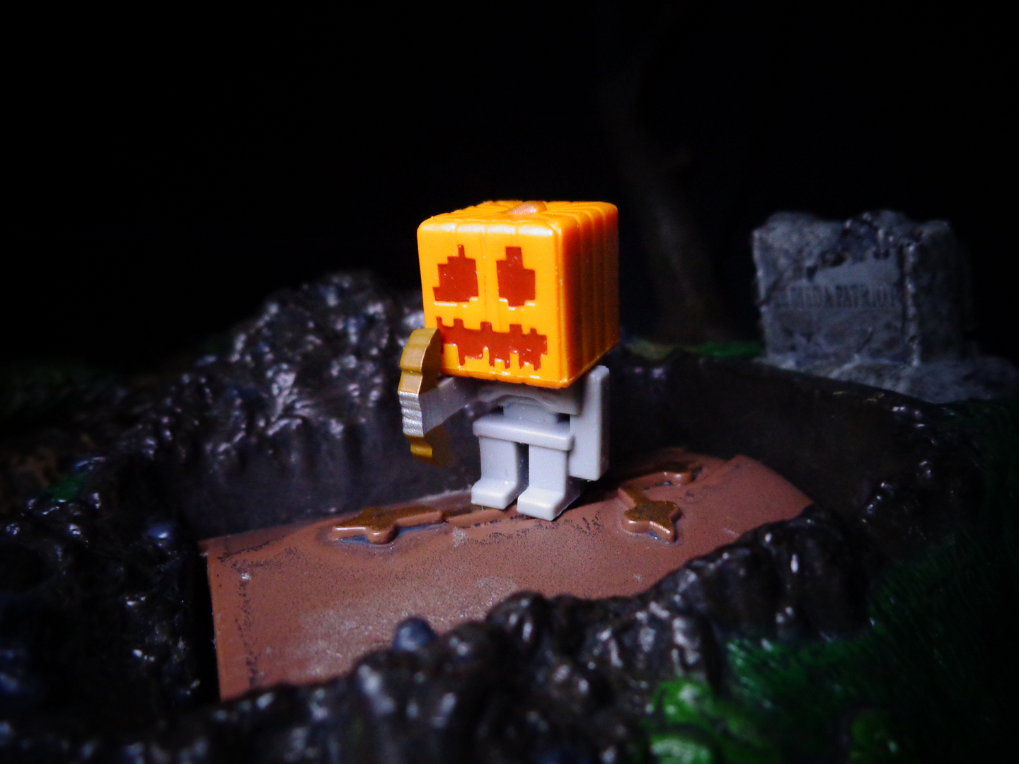 Minecraft-SkeletonWithPumpkinArmor.png