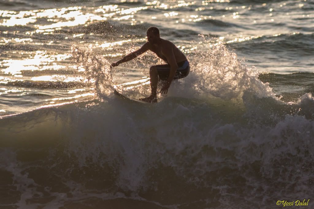 IMAGE: http://i5.photobucket.com/albums/y187/yossid/1D-X%20First%20surf/C44P0045.jpg