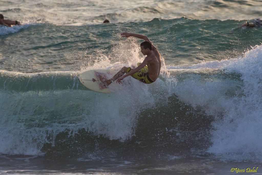 IMAGE: http://i5.photobucket.com/albums/y187/yossid/1D-X%20First%20surf/C44P0127.jpg