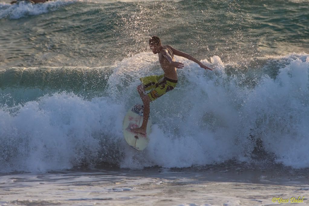 IMAGE: http://i5.photobucket.com/albums/y187/yossid/1D-X%20First%20surf/C44P0131.jpg