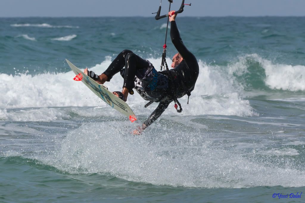 IMAGE: http://i5.photobucket.com/albums/y187/yossid/Kitesurfing/IMG_7597-2_sig.jpg