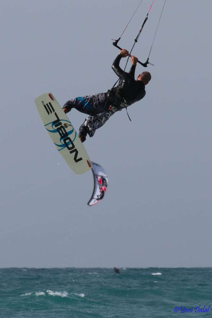 IMAGE: http://i5.photobucket.com/albums/y187/yossid/Kitesurfing/IMG_7869_cr_sig.jpg
