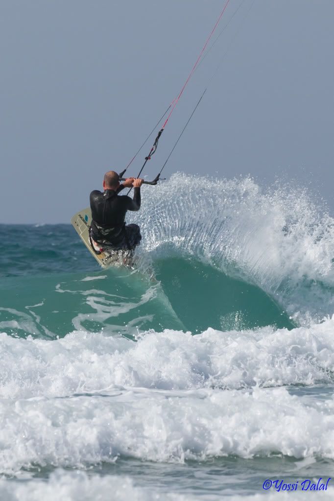 IMAGE: http://i5.photobucket.com/albums/y187/yossid/Kitesurfing/IMG_7905_sig.jpg