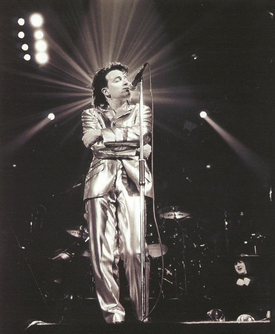 mirrorball man U2 Feedback