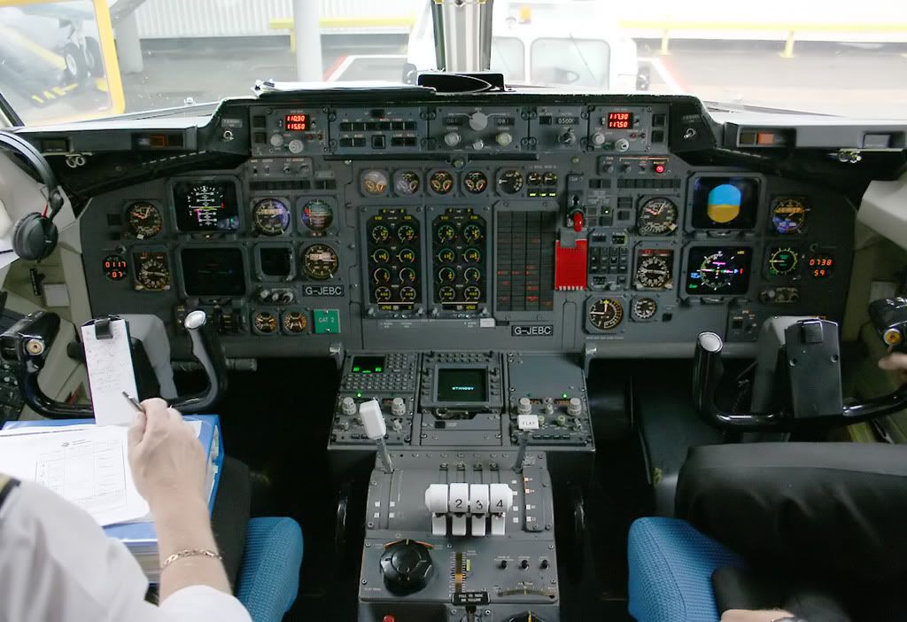 http://i5.photobucket.com/albums/y189/daniel_nicholson2000/BHD-LGW/G-JEBCcockpit.jpg