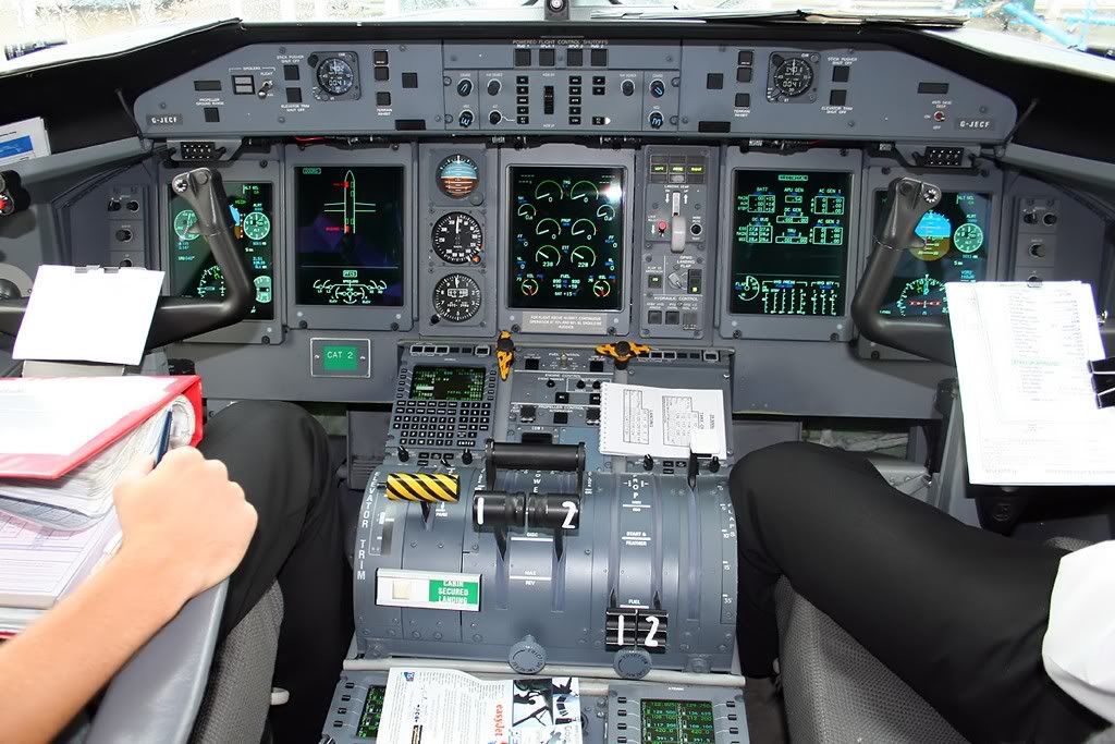 http://i5.photobucket.com/albums/y189/daniel_nicholson2000/BHD-NCL/G-JECFcockpitno2.jpg