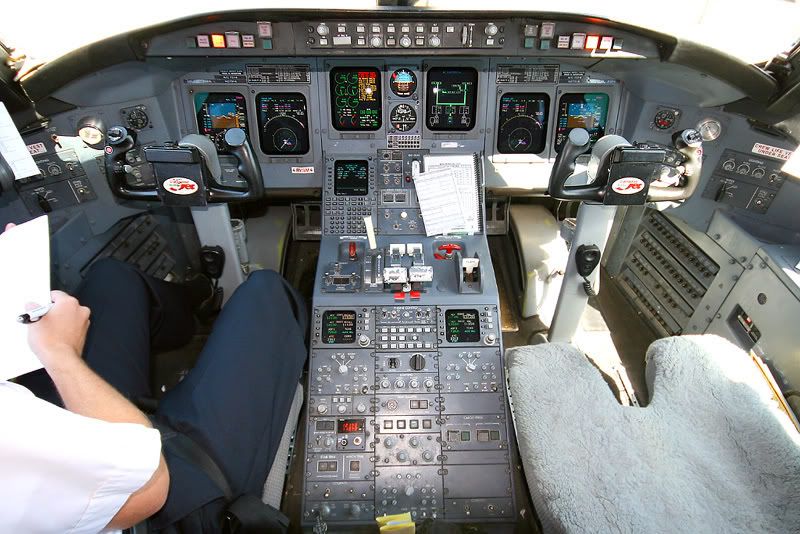 http://i5.photobucket.com/albums/y189/daniel_nicholson2000/N27314cockpitno2.jpg