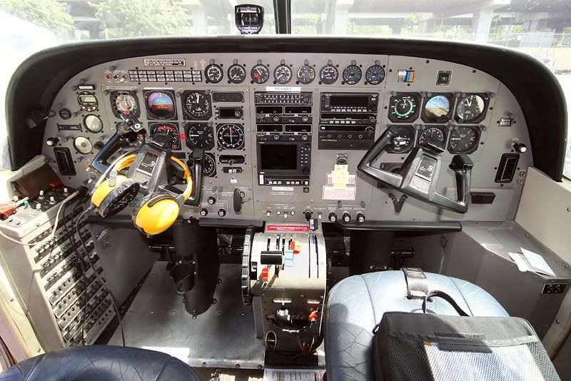 http://i5.photobucket.com/albums/y189/daniel_nicholson2000/N305PWcockpit2no2.jpg