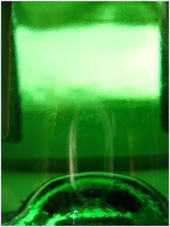 ...lo guardaremos en una botella de cristal oscuro (verde, preferiblemente).....