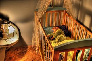 El talismán siempre debe situarse cerca de la cama del niño para que lo pueda proteger