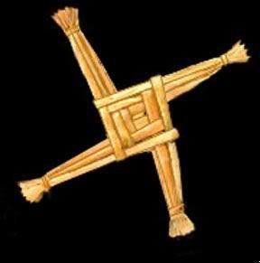 ...cruces con paja o trigo y se colgaban en el interior de las casas para proporcionar protección