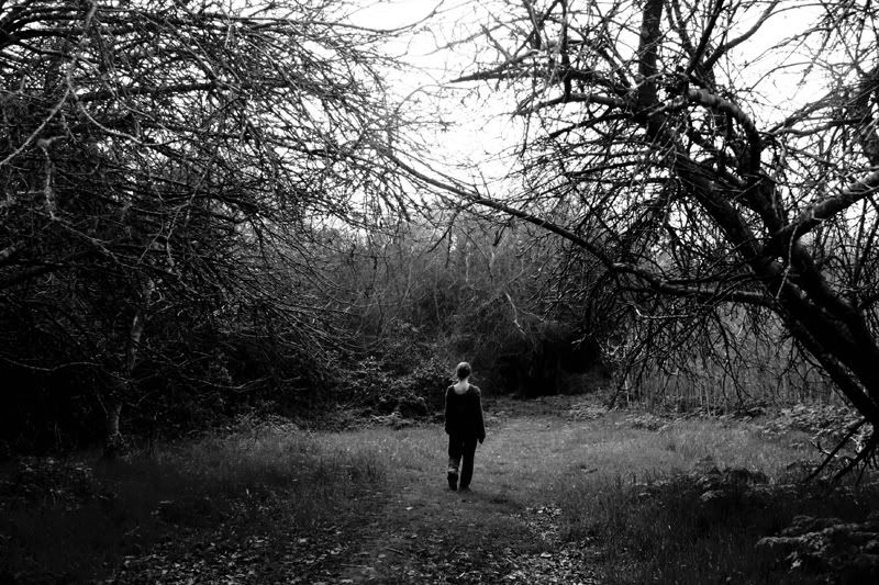 IMAGE: http://i5.photobucket.com/albums/y190/Enkonta/ericabw21w.jpg