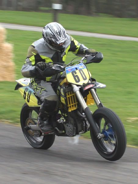 IMAGE: http://i5.photobucket.com/albums/y190/Hawmaw/Supermoto%20Ingliston%2010%20March%202007/Supermoto16small.jpg