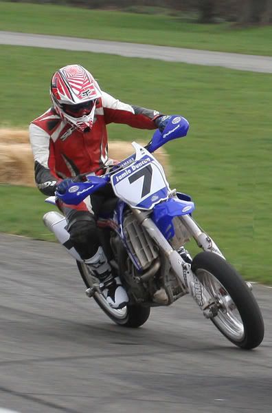IMAGE: http://i5.photobucket.com/albums/y190/Hawmaw/Supermoto%20Ingliston%2010%20March%202007/Supermoto9small.jpg