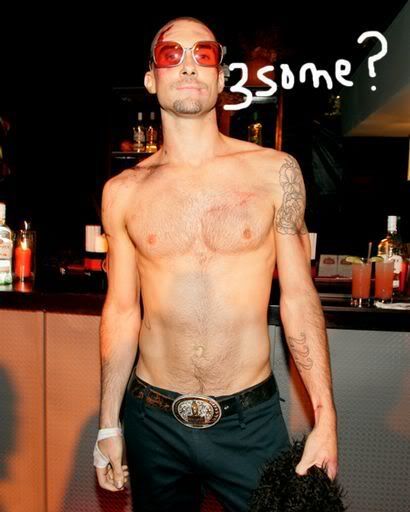 http://i5.photobucket.com/albums/y192/AbsolutPurple/adamlevine.jpg