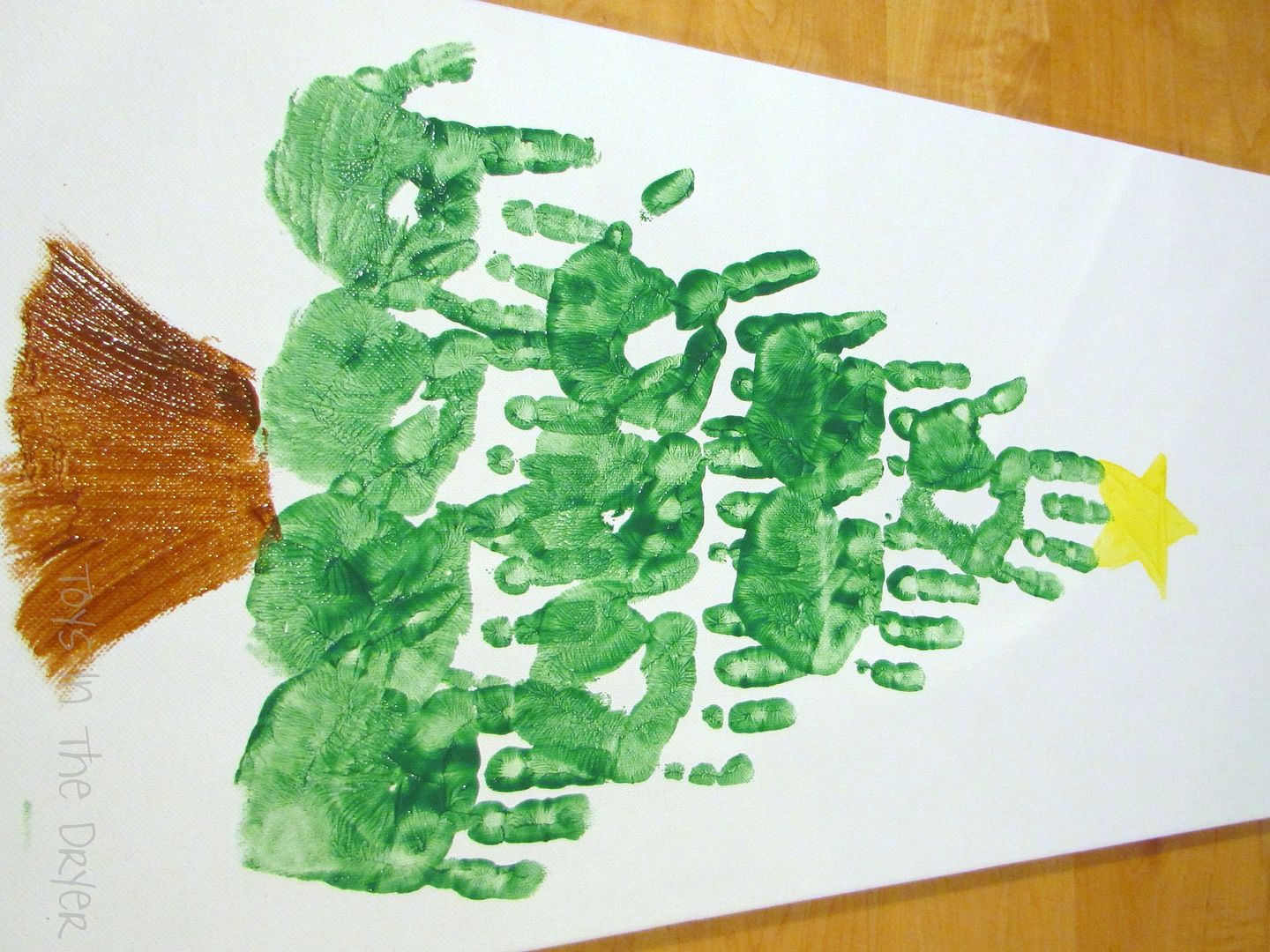 make a Christmas tree out of hand prints