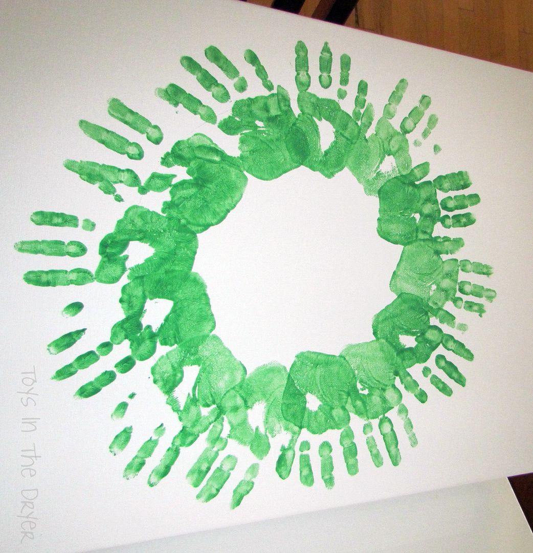 make a wreath out of hand prints
